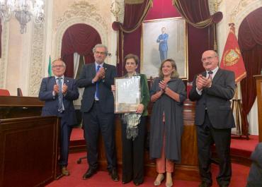 Inmaculada Failde, Directora del Observatorio del Dolor, recibe el Premio Gaditana del Año en el Área Científica